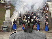 Höhepunkt des letzten Wiesnsonntag: das Salutschießen der Böllerschützen vor der Bavaria (Foto: Martin Schmitz)